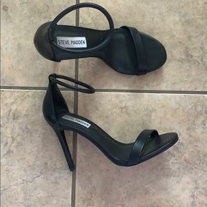Steve madden black strappy heel